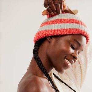 NWOT-Harbor Marled Ribbed Beanie, Grey/Red